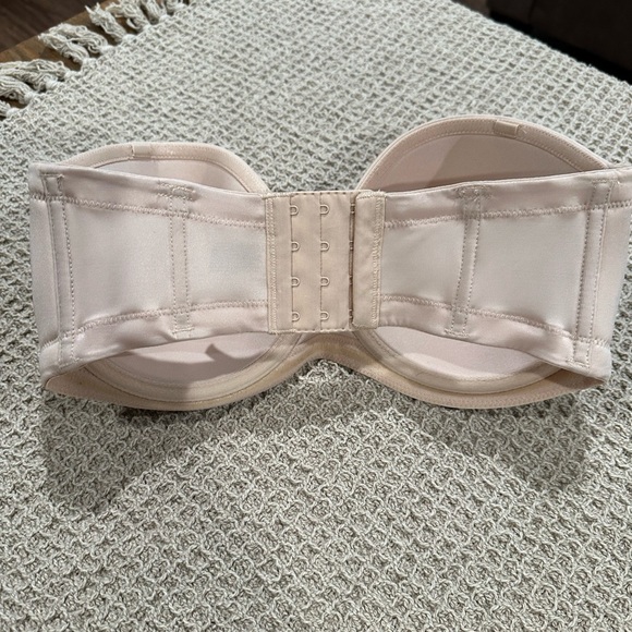 Wacoal Cream Seamless Strapless Bra with Contour - Picture 2 of 6